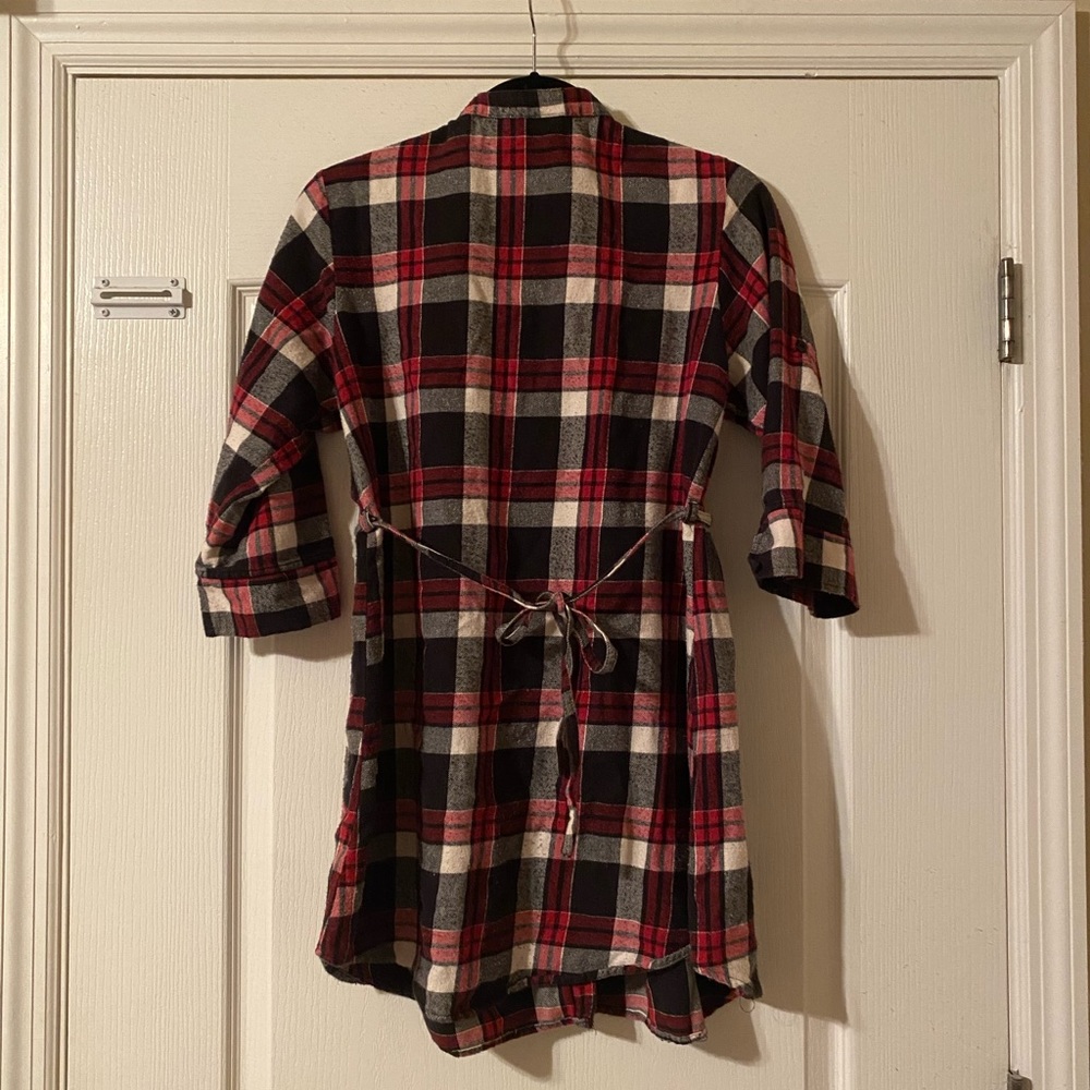Plaid Ladies Button-Up - Picture 3 of 5